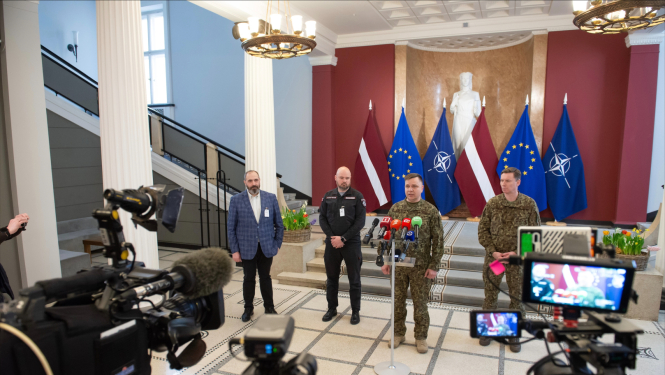 NBS, VUGD un KVC pārstāvji informē par nesenajiem dronu incidentiem un dienestu gatavību turpmākām situācijām