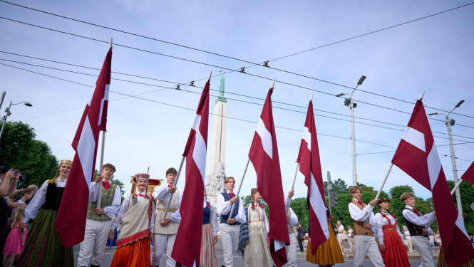 Dziesmu un deju svētku gājiens