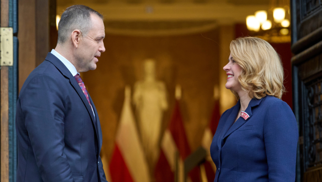 Ministru prezidente Evika Siliņa un Polijas prezidents Karols Navrockis