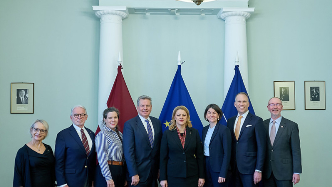 Evika Siliņa otrdien, 28. aprīlī, tikās ar Pasaules brīvo latviešu apvienības (PBLA) pārstāvjiem no ASV, Vācijas, Kanādas, Austrālijas un Zviedrijas