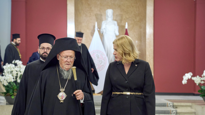 Ministru prezidente Evika Siliņa un Viņa Svētība Konstantinopoles ekumeniskais patriarhs Bartolomejs I