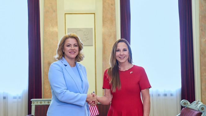 Ministru prezidente Evika Siliņa tikās ar jauno Amerikas Savienoto Valstu (ASV) ārkārtējo un pilnvaroto vēstnieci Latvijā Melisu Ardžirosu 