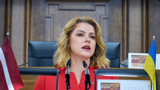 Ministru prezidente Evika Siliņa saka uzrunu Saeimā