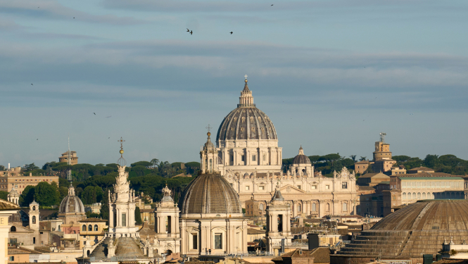 Skats uz Vatikāna ēku kupoliem