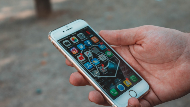 Valdība akceptē SMS apziņošanas izmantošanu personu informēšanai par Latvijā noteiktajiem Covid-19 epidemioloģiskās drošības pasākumiem