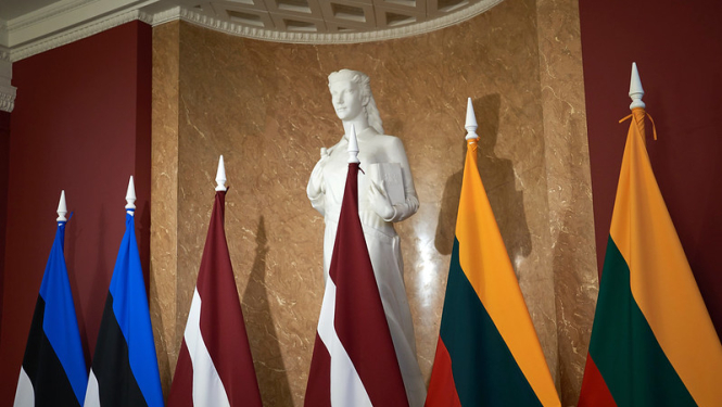 Baltijas valstu karogi