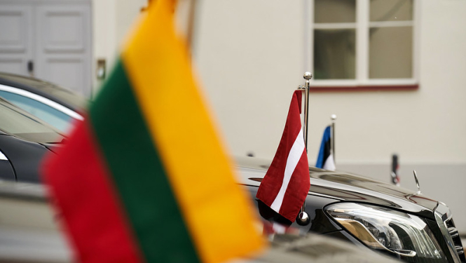 Baltijas valstu karogi