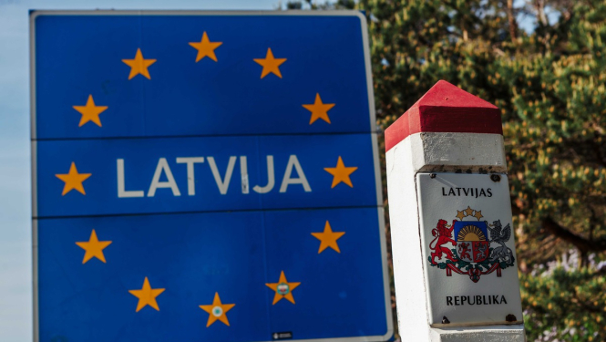 border-sign-of-latvia-located