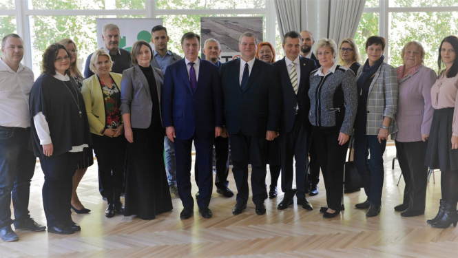 Ministru prezidents reģionālajā vizītē apmeklē Ropažus