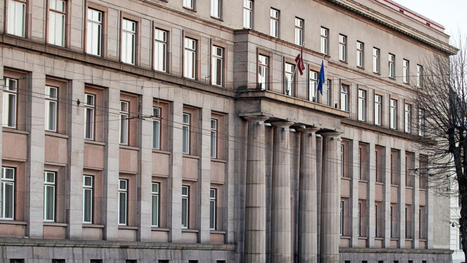 VNĪ uzsāk Ministra kabineta ēku kompleksa fasādes uzkopšanu