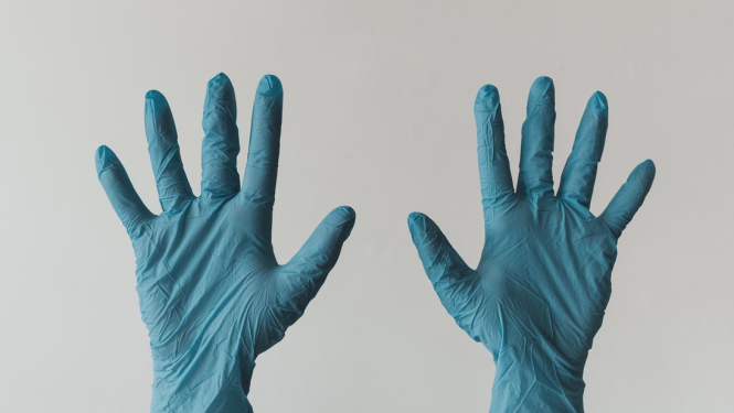 Aizsardzības ministrija aicina pieteikties piegādātājus, kas var nodrošināt nesterilus, nepūderētus vienreizlietojamos cimdus