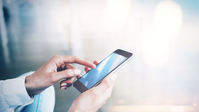 Ieceļotājus par pašizolācijas prasību informēs, nosūtot īsziņu