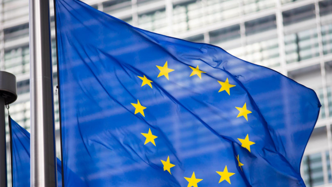 Plīvojošs Eiropas Savienības karogs