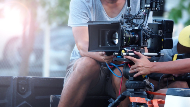 Pērn neizlietoto finansējumu ārvalstu filmu uzņemšanai Latvijā jaunos projektos varēs investēt šogad