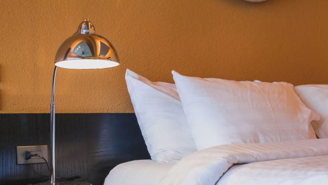 Valsts segs privātpersonām pašizolācijas izdevumus Latvijas viesnīcās