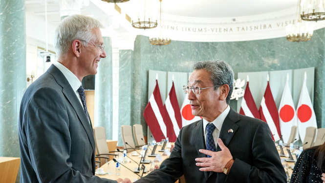 Kariņš un Nagahama