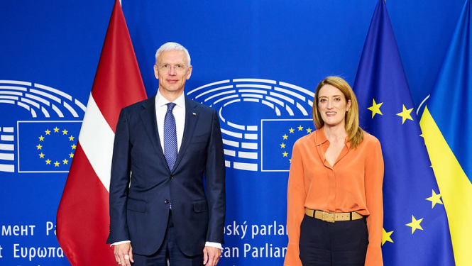 Ministru prezidents Krišjānis Kariņšun  Eiropas Parlamenta priekšsēdētāja Roberta Metsola