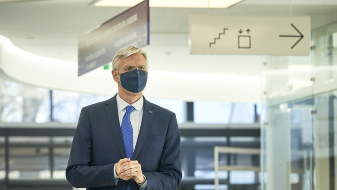 Krišjānis Kariņš maskā 