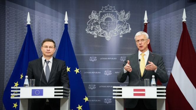 K.Kariņš un V.Dombrovskis