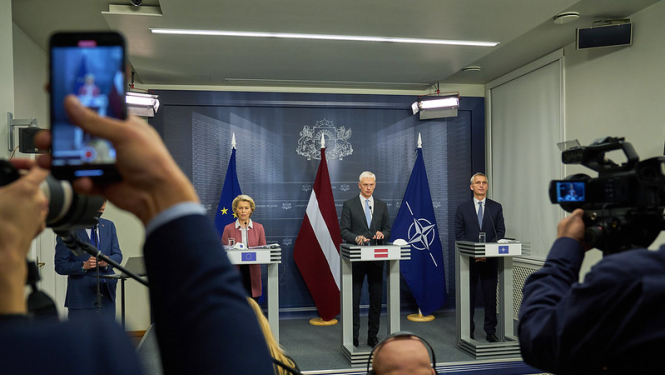 Ministru prezidents Krišjānis Kariņš tiekas ar Eiropas Komisijas priekšsēdētāju Urzulu fon der Leienu un NATO ģenerālsekretāru Jensu Stoltenbergu 