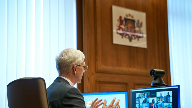 Kariņš, attālināti