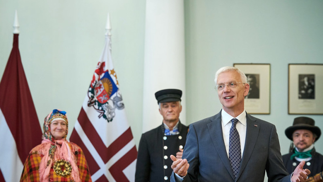 Kariņš sveic Dziesmu un deju svētku organizatorus