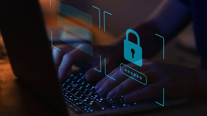 Cilvēks raksta uz datora klaviatūras. Atslēdziņas vizualizācija. Kiberdrošības koncepts.