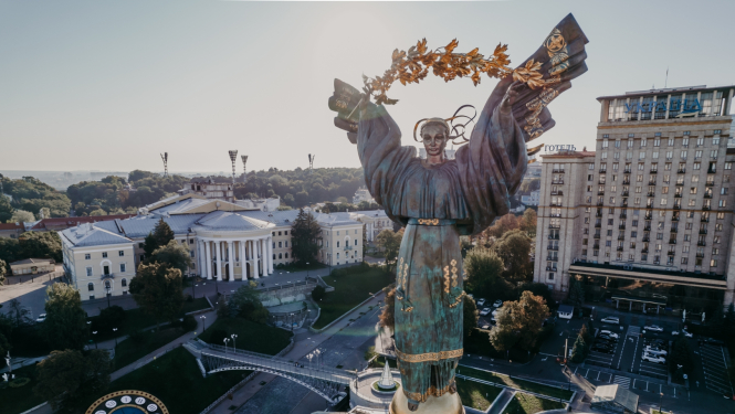Skats no augšas uz Neatkarības laukumu Kijivā