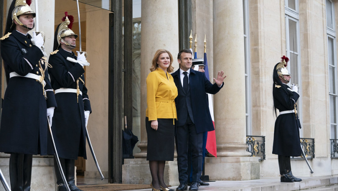 Ministru prezidente Evika Siliņa un Francijas prezidents Emanuels Makrons 27 Eiropas Savienības un NATO valstu līderu un pārstāvju konferencē Francijā