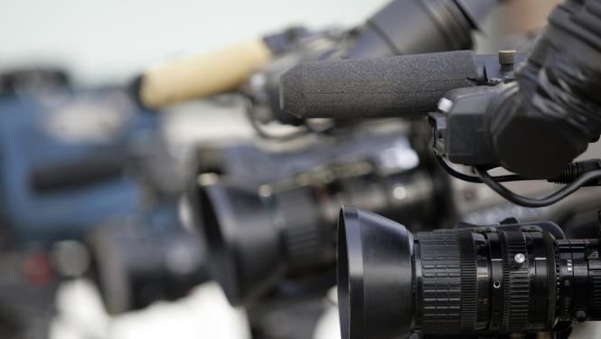 Kameras un mikrofoni