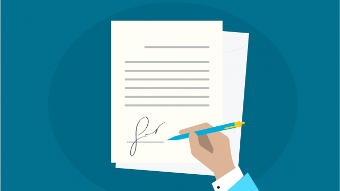 Cilvēks paraksta dokumentu