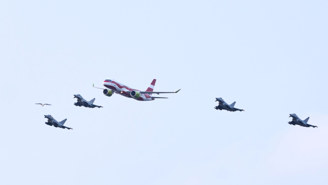 Piecas lidmašīnas pārlidojumā