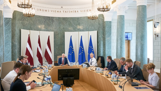 Ministri MK sēdes laikā