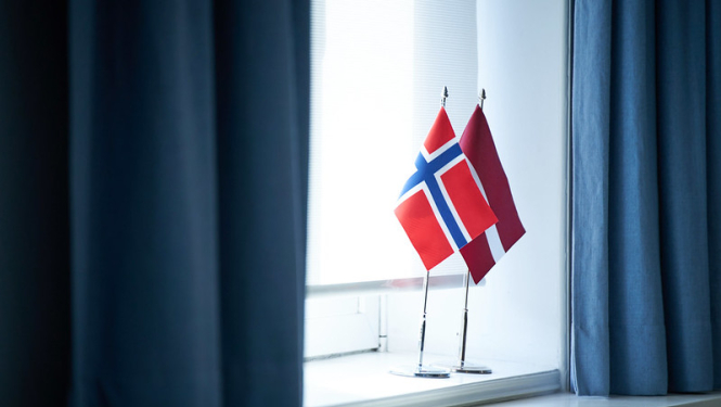 Norvēģijas un Latvijas karogi