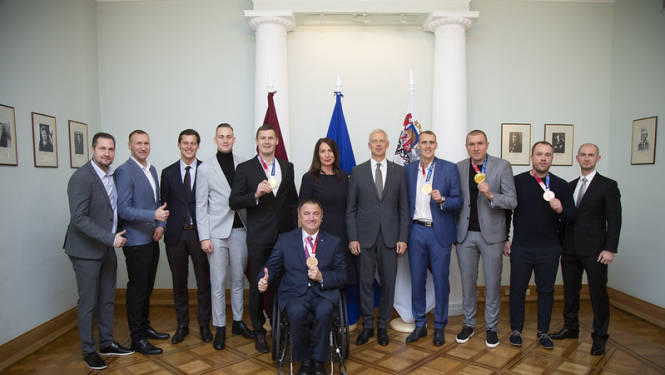 Ministru prezidents kopā ar Tokijas 2020 olimpisko un paralimpisko spēļu medaļniekiem, treneriem,atbalsta personālu