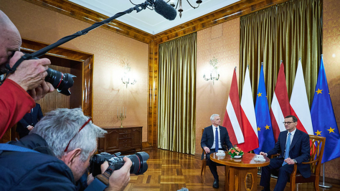 K. Kariņš un M.Moraveckis Varšavā