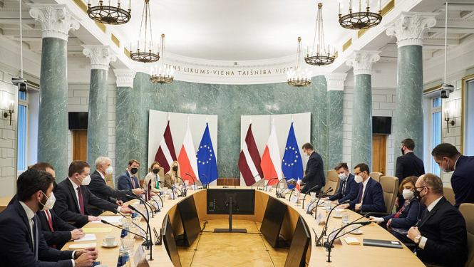 Ministru prezidents Krišjānis Kariņš un Polijas premjerministrs Mateušs Moraveckis