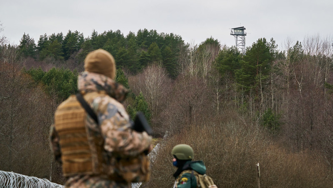 Robežsargi pie robežas