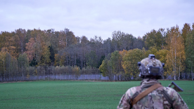 Robežsargs pie robežas