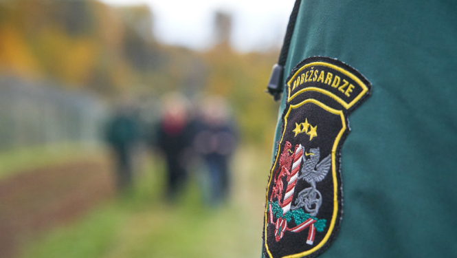 Robežsarga uniformas piedurkne ar Valsts robežsardzes emblēmu