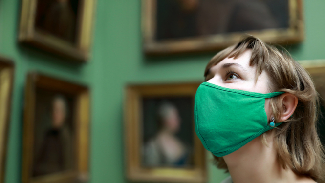 Sievete maskā muzejā