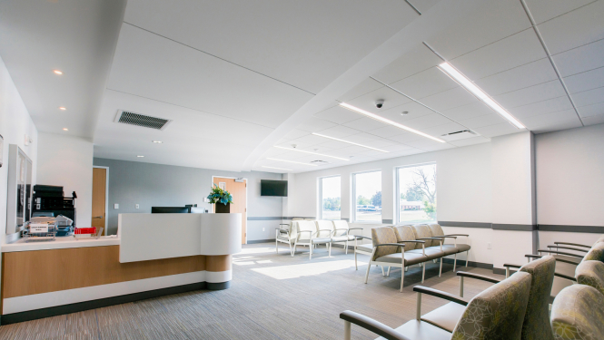 Attēlā redzams slimnīcas reģistratūras attēlojums