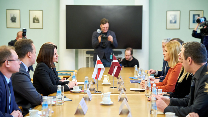 Ministru prezidente Evika Siliņa un Baltkrievijas demokrātiskās opozīcijas līdere Svjatlana Cihanouska