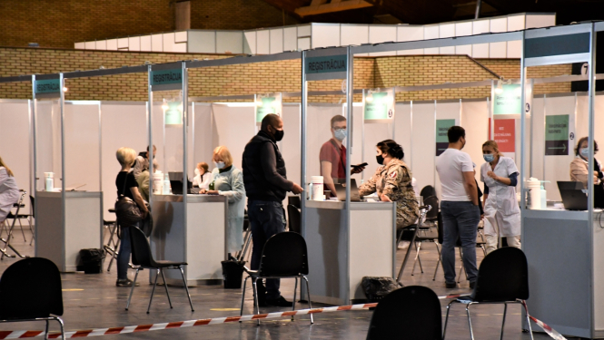 Vakcinācijas centrs un cilvēki