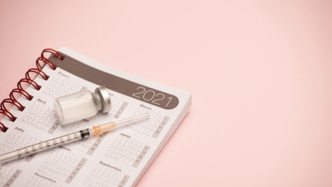 Kalendārs un šļirce