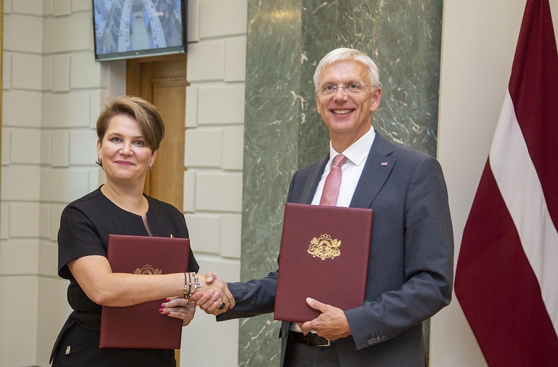 Foto: Ministru prezidents Krišjānis Kariņš un FICIL vicepriekšsēdētāja Zlata Elksniņa-Zaščirinska