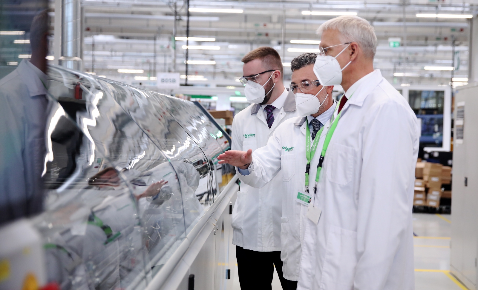 Foto: Ministru prezidents Krišjānis Kariņš apmeklē uzņēmumu “Schneider Electric” 