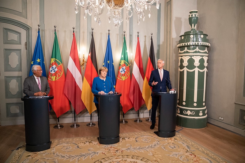 Foto: Ministru prezidenta Krišjānis Kariņš,  Vācijas kanclere Angela Merkele,Portugāles premjerministrs Antonio Kosta.