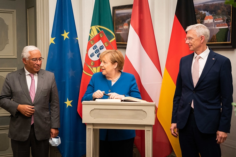 Foto: Ministru prezidenta Krišjānis Kariņš,  Vācijas kanclere Angela Merkele,Portugāles premjerministrs Antonio Kosta.