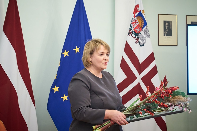 Stella Lapiņa saņem Ministru kabineta balvu